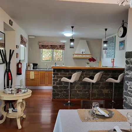 Boutique In Calheta Арку-да-Кальета