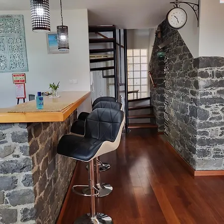 Boutique In Calheta Апартаменты *