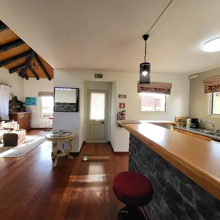 Boutique In Calheta Apartamento